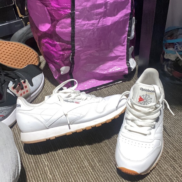 Men’s Reebok (size9) - Picture 2 of 4